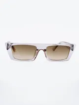 Lentes de sol rectangulares con marco transparente y lentes marrones degradadas.