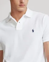 Remera polo de algodón color rosado, corte Custom Slim Fit, manga corta y cuello con botones. Cuenta con el logo bordado en el pecho.