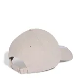 Gorra de béisbol Adidas color beige, con el logo de la marca bordado en blanco en el frente y las tres tiras características sobre la visera precurvada.