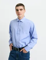 Camisa de vestir Harrington Label de corte clásico, color blanco, con cuello italiano y cierre frontal de botones.