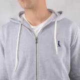 Campera gris con capucha y cierre frontal, confeccionada en algodón fino de punto.