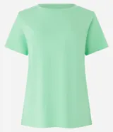 Remera básica de cuello redondo y manga corta, confeccionada en algodón peruano de alta calidad. Presenta un diseño liso y versátil, ideal para uso diario.