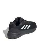 Championes Adidas Cloudfoam Move color negro con detalles plateados y las tres tiras características de la marca en los laterales.
