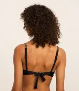 Top de bikini negro de microfibra, modelo media taza con breteles elásticos ajustables y lazo en la espalda.