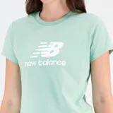Remera verde agua de algodón con logo de New Balance estampado en blanco en el pecho.