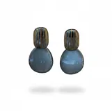 Caravanas colgantes de diseño exclusivo, compuestas por una pieza superior ovalada con relieve de rayas doradas y una pieza inferior circular de resina gris brillante.
