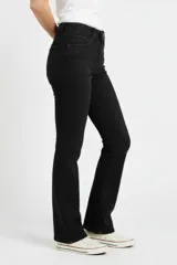 Pantalón de jean blanco de tiro alto, corte oxford y diseño clásico con bolsillos.