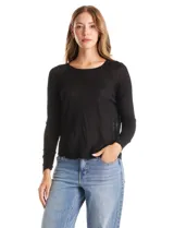 Buzo de tejido de hilado fino, color negro, con mangas largas corte raglán y cuello redondo. Presenta un diseño con largo de espalda mayor al delantero.