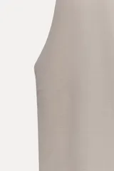 Camiseta blanca ajustada de poliamida con tirantes anchos y escote redondo.