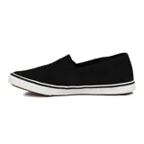 Zapatillas slip-on negras de lona con elástico en los laterales, suela blanca con línea negra y talón reforzado.