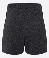 Short pollera corto con textura espina de pez y abertura delantera.