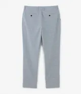 Pantalón de vestir gris con estampado a cuadros, corte slim fit, con bolsillos laterales y traseros.