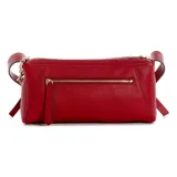 Cartera bandolera Guess modelo Devon de poliuretano color rojo con acabado texturizado brillante, herrajes dorados y el logo triangular de la marca en el centro. Cuenta con cierre superior y correa ajustable.
