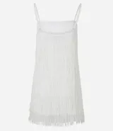 Vestido corto blanco con breteles finos y flecos en capas. Confeccionado en chiffon y escote cuadrado.