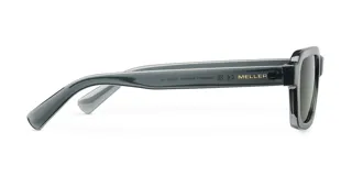 Lentes de sol unisex Adisa Fossil Olive con montura cuadrada gris y lentes verdes polarizadas. Fabricados con material Bio-based G850 y lentes TAC alemanas con recubrimiento Antiscratch y Superhydrophobic. Diseñados para equilibrio entre comodidad y durabilidad.