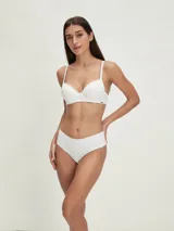 Pack de dos bombachas vedetinas color nude.