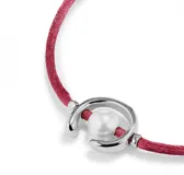 Pulsera de hilo color malva con perla shell y fornitura bañada en plata de ley.