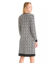Vestido de tejido de punto marca Nina Leonard, con diseño Twofold que simula un conjunto de vestido negro liso y cárdigan largo con estampado geométrico blanco y negro. Presenta escote redondo y manga larga de corte recto.