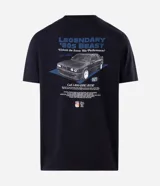 Remera negra de algodón con cuello redondo, manga corta y calce cómodo. Presenta una gran estampa en la espalda de inspiración automotiva retro con el texto "Legendary 80s Beast" y la ilustración de un auto clásico.