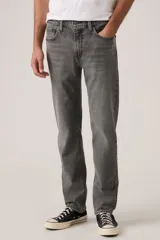 Jeans Levi's 502 Regular Taper de corte regular con pierna cónica y tiro medio, en tono gris oscuro con efecto lavado.