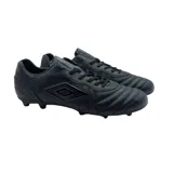 Championes de fútbol Umbro modelo Touch FG, color negro, con diseño clásico de costuras en la puntera y logo de la marca en el lateral.