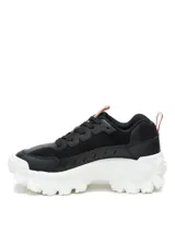 Championes Cat modelo Intruder Lite, de diseño robusto con plataforma. Presenta una combinación de cuero sintético y gamuza en color negro, con suela gruesa de goma blanca y detalles en color rosado en las tiras de ajuste.