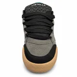 Zapatillas de skate Airwalk Bramer en color negro con paneles laterales en gris y detalles en verde menta. Suela de goma tipo waffle y puntera reforzada.