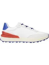 Zapatillas Tommy Jeans blancas con cordones azules y detalles en rojo y azul en la suela.