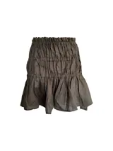 Falda corta de lino color beige, con detalle fruncido en todo el cuerpo y ruedo con volado amplio. Tiene cintura elástica.
