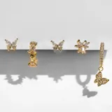 Set de aros dorados combinados para intercalarse, cubiertos de cristales claros y variados en sus formas. El set viene por unidad, es decir, no incluye el par de cada modelo de arito.
