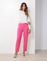 Pantalón de vestir color fucsia, de crepe, marca Zac & Rachel, con bolsillos inclinados en la parte delantera y bolsillos ojal en la parte trasera.