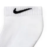 Pack de tres pares de medias Nike Everyday Cushion Low, color blanco con logo negro.
