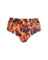 Calzón de bikini tiro alto con estampado abstracto en tonos naranja, marrón y negro.