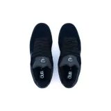Championes urbanos Öus modelo Cuoro, color negro con detalles en gris. Presentan un diseño de perfil bajo con combinación de materiales textiles y sintéticos, cordones gruesos y suela de goma con detalle de marca en el lateral.