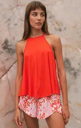 Musculosa roja de morley elastizado con cuello semi redondo y corte en A.