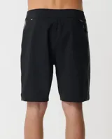 Boardshort de baño Rip Curl S Series 32 One Cordura de 19 pulgadas, color negro con banda lateral gris texturizada y cordón ajustable en la cintura.