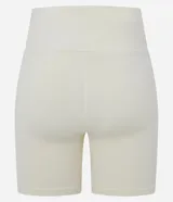 Bermuda deportiva de mujer confeccionada en microfibra, con diseño de cintura cruzada y corte regular que se ajusta de forma anatómica al cuerpo.