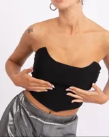 Corset negro elastizado con cierre en la espalda.