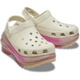 Zueco Crocs modelo Mega Crush Color Dip Clog, color beige con plataforma degradada en tonos rosados y suela de goma tractorada.
