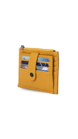 Tarjetero color verde agua con presilla frontal y múltiples ranuras para tarjetas. Incluye un bolsillo con cierre para monedas o billetes.