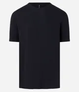 Remera slim de manga corta color negro, confeccionada en tejido de viscosa y poliamida, con cuello redondo acanalado.