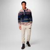 Pantalón de jogging Columbia modelo Beaumount, de color beige con puños elásticos en los tobillos y bolsillos laterales. Cuenta con el logo de la marca bordado en la pierna izquierda.