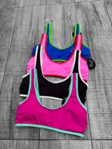 Corpiño de bikini bicolor con diseño deportivo, escote redondo y tirantes anchos contrastantes.