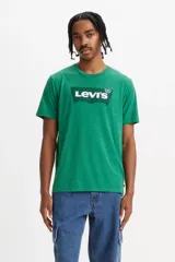 Remera de algodón verde con logo de Levi's estampado en el pecho. Corte clásico y cuello redondo.