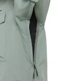 Campera técnica Rip Curl de la línea Anti-Series, color verde grisáceo. Presenta diseño con capucha, cierre frontal completo, múltiples bolsillos frontales con solapa y logo de la marca estampado en el pecho. Ideal para actividades de nieve gracias a su membrana impermeable y transpirable.