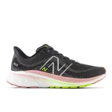 Championes de running New Balance 860v13 de dama, color gris oscuro con detalles en rosa, verde y blanco.