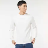 Buzo de cuello redondo confeccionado en felpa perchada, de corte estándar y diseño liso en color blanco.