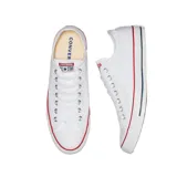 Zapatillas Converse Chuck Taylor All Star bajas, color blanco, con suela de goma blanca con detalles en rojo y azul.