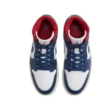Championes Jordan Air 1 Mid, con diseño tricolor en azul, blanco y rojo. Confeccionados en cuero premium y material sintético, cuentan con unidad Air-Sole en el talón para mayor amortiguación y suela de goma para tracción.