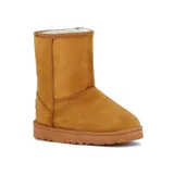 Pantubota de caña media en color camel, confeccionada en material tipo gamuza con interior forrado en piel sintética blanca. Presenta costuras reforzadas y suela de goma al tono.